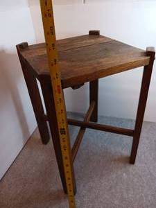 lot 124 image: Antique Oak Plantstand