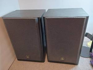 lot 125 image: JBL LX22 Bookshelf Speakers