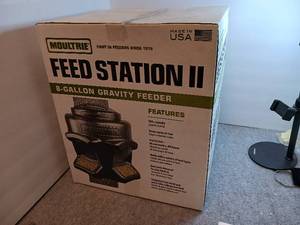 lot 137 image: Moultrie Feed Station II