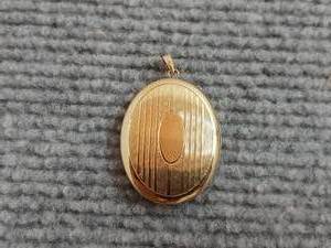 lot 141 image: Antique 14k gold picture locket