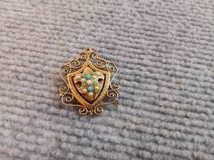 lot 142 image: Antique 14k gold pendantBrooch