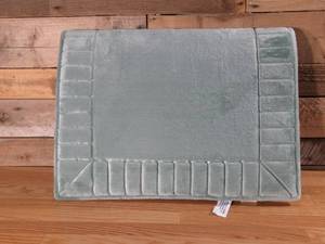 lot 65 image: Paramount Ribbed Border Bath Mat