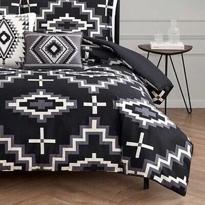 lot 13 image: Pendleton Otero 5-piece Comforter Set - King