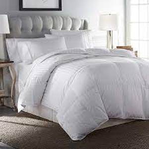 lot 19 image: Downlite Hotel & Resort Hungarian White Goose Down Comforter - King