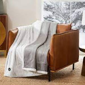 lot 30 image: Berkshire Life Heated Throw - Gray