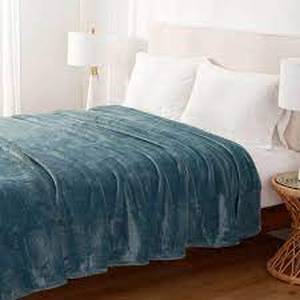 lot 25 image: Berkshire Life Soft Blanket - QueenTeal