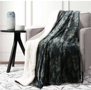 lot 35 image: Life Comfort Ultimate Faux Fur Throw - Green
