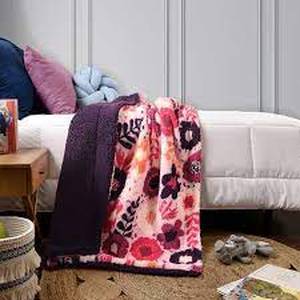 lot 45 image: Life Comfort Kids Ultimate Sherpa Fleece Throw