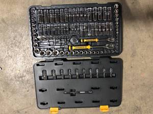 GEARWRENCH 14 in. and 38 in. Drive 6-Point Standard & Deep SAEMetric 90-Tooth Ratchet and Socket Mechanics Tool Set (106-Piece)  Customer Returns See Pictures