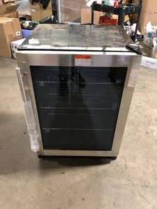 Magic Chef Beverage 23.4 in. 154 (12 oz.) Can Beverage Cooler, Stainless Steel    Customer Returns See Pictures