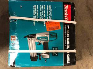 Makita Pneumatic 18-Gauge 2 in. Brad Nailer Customer Returns See Pictures