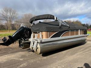 2020 Bennington 22 SS Rear Fish&nbsp
