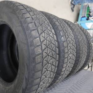 lot 4 image: 4 BRIDGESTONE BLIZZAK TIRES