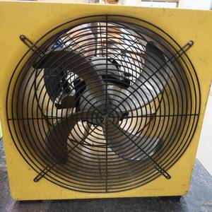 lot 15 image: INDUSTRIAL BOX FAN