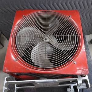 lot 25 image: SUPER VAC INDUSTRIAL BOX FAN