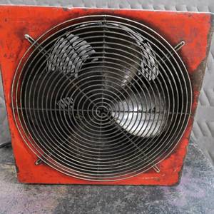 lot 30 image: SUPER VAC INDUSTRIAL BOX FAN