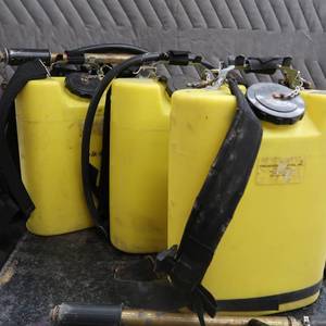 lot 23 image: 3 BACKPACK WATER BRUSH PUMP