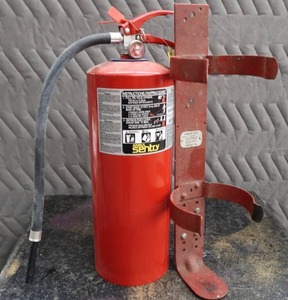 lot 31 image: ANSUL SENTRY FIRE EXTINGUISHER  WALL BRACKET