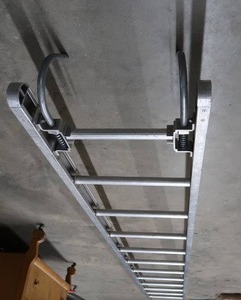 lot 36 image: 14 ALUMINUM HOOK LADDER