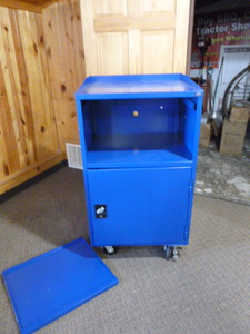 lot 15 image: Global Industrial Mobile Computer Cabinet