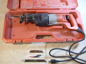 lot 42 image: Milwaukee Heavy Duty Sawzall
