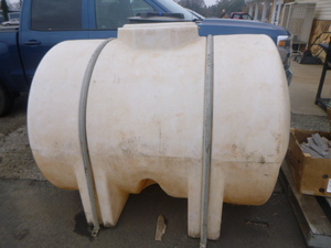 lot 59 image: 500 Gallon Plastic Water Tank