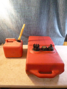 lot 91 image: Boat Gas Tank and Gas Can