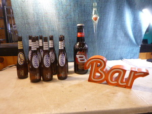 lot 112 image: Collectibles Bottles and Bar Sig