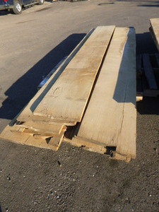lot 114 image: Pallet of Oak