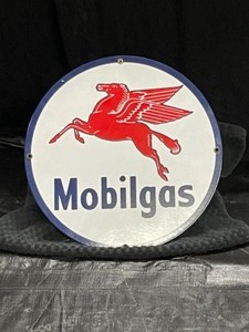 lot 77 image: Mobilgas porcelain pump plate, pegasus, Mobil Oil