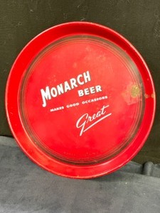 lot 110 image: Monarch Beer serving tray, tin