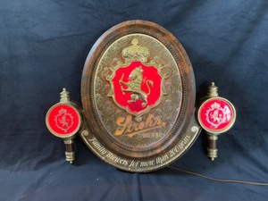 lot 119 image: Strohs Beer illuminated plastic sign