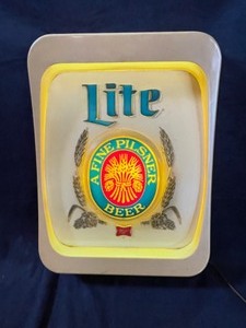 lot 120 image: Miller Lite illuminated plastic sign, A Fine Pilsner Beer