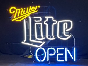lot 24 image: Miller Lite Open neon, looks new