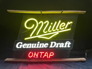 lot 139 image: Miller Genuine Draft neon, nice condition
