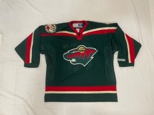 lot 34 image: MN Wild hockey jersey, 2008, autographed by 5 players Cal Clutterbuck