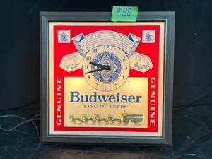 lot 88 image: Budweiser Clydesdale light up clock, Clydesdales are 3D