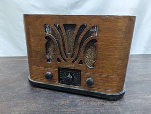 Vintage Monarch Radio