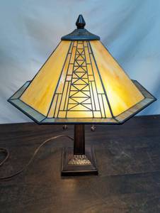 Slag Glass Style Table Lamp