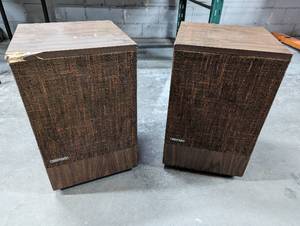 Pair Of Bose 501 II Speakers