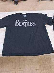 Large The Beatles Sgt. Peppers Lonely Hearts Club Band Rock T-Shirt