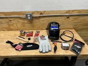 lot 13 image: LINCOLN Electric Auto-Darkening Welding Helmet Kit  Glossy Black, Model# K4767-1