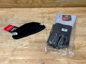 lot 41 image: IRONTON Leather Welding Gloves (one size fits most) with LINCOLN ELECTRIC Welding Cap (Large)
