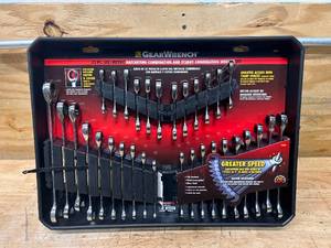 lot 14 image: GEARWRENCH Combination Ratcheting Wrench Set With Stubby Wrenches And Carrying Case, 32 Piece
