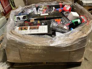 lot 42 image: Gaylord of Assorted Door Handles and Locks Various Models and Conditions    Customer Returns See Pictures
