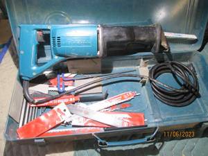 lot 85 image: Makita electric reciprocating Sawzall