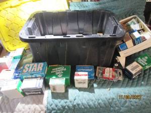lot 90 image: 5-gallon tote full of assorted screws