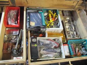 lot 99 image: Content of 2-drawers