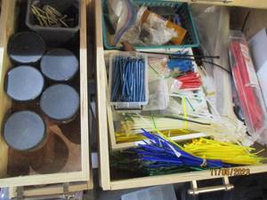 lot 100 image: Content of 2-drawers