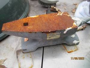 lot 113 image: Small 15lb steel anvil